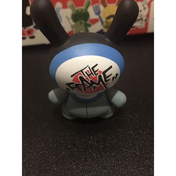 Kidrobot Dunny UK SERIES 3" Ye Olde English Mr Frames 2/25 2009 Toy Vinyl - Picture 4 of 8